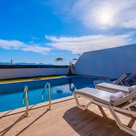 4 Kisilik Ozel Havuzlu Ve Bahceli Villa, Mugla - Awz216 Villa